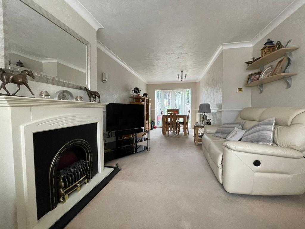 Bramleys, StanfordleHope, SS17 3 bed semidetached house £430,000