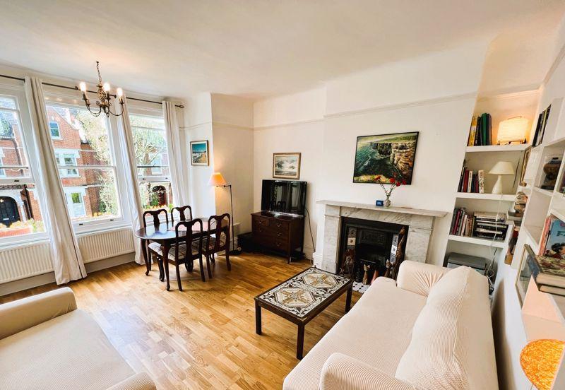Streathbourne Road Balham SW17 8RA 2 bed apartment £1,995 pcm (£460 pw)