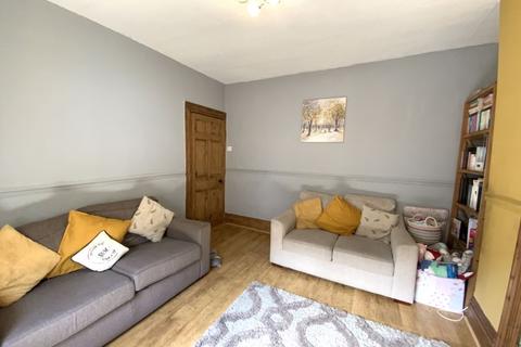 35 Huddersfield Road, Delph, Oldham, OL3 5EG