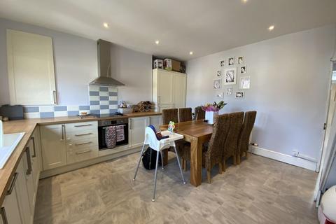 35 Huddersfield Road, Delph, Oldham, OL3 5EG