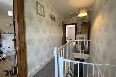 35 Huddersfield Road, Delph, Oldham, OL3 5EG
