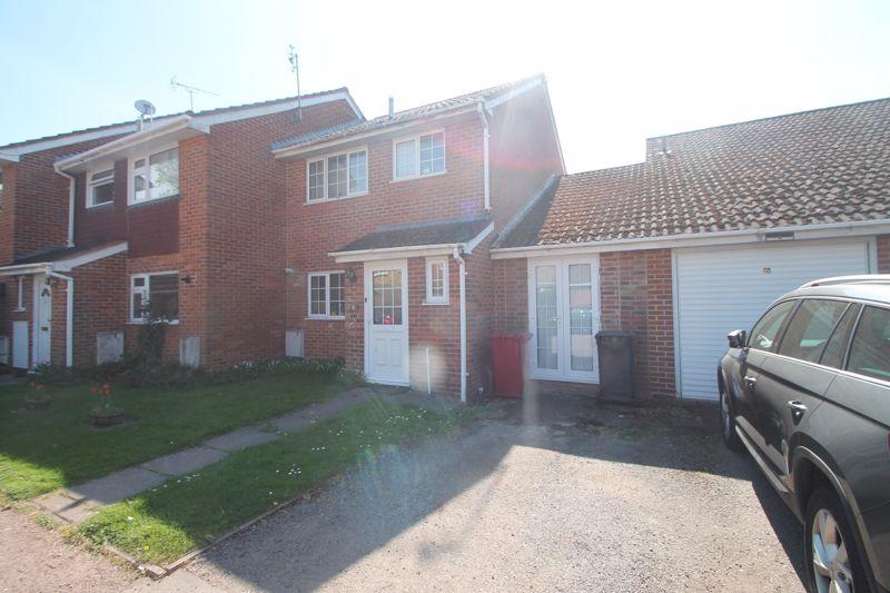 London Road, Slough, SL3 4 bed semidetached house £1,800 pcm (£415 pw)