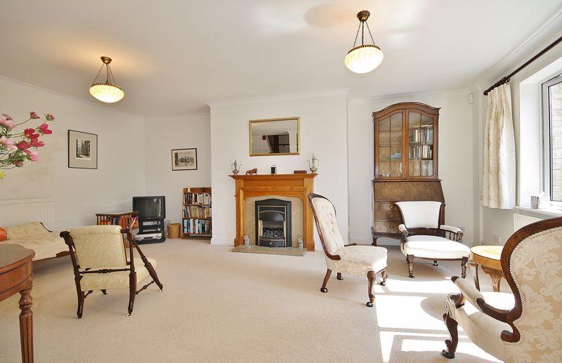 ST. MARYS MEAD, Witney OX28 4EZ 3 bed retirement property £375,000