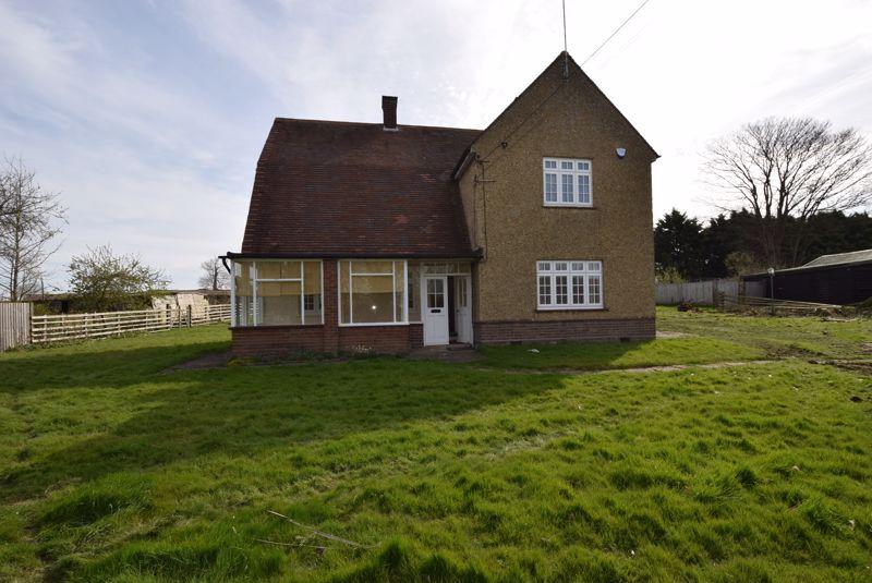 Bedford Road, Bidwell, Houghton Regis 3 bed detached house £1,500 pcm