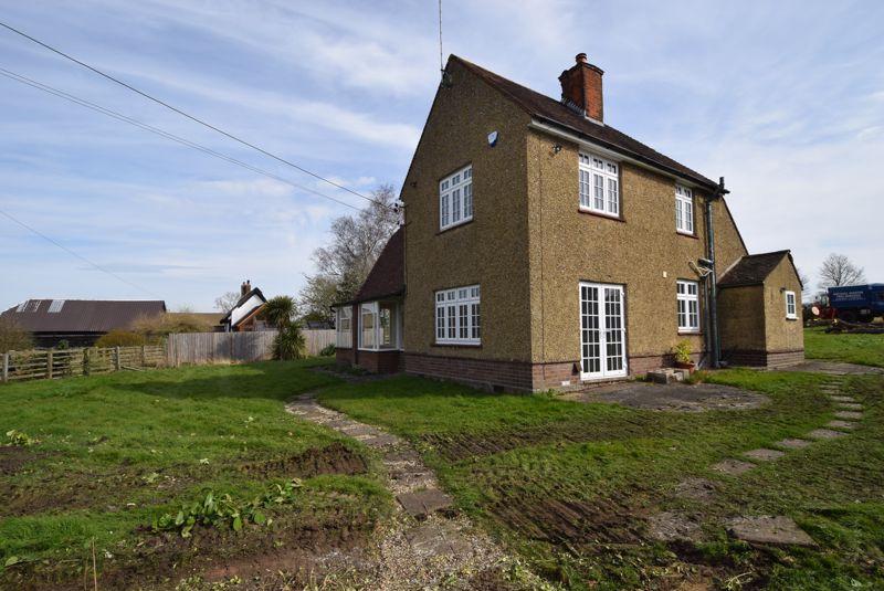 Bedford Road, Bidwell, Houghton Regis 3 bed detached house £1,500 pcm