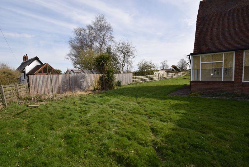 Bedford Road, Bidwell, Houghton Regis 3 bed detached house £1,500 pcm