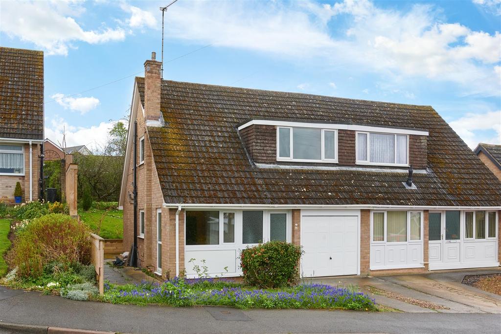 Dunslade Grove, Market Harborough 3 bed semidetached house £300,000