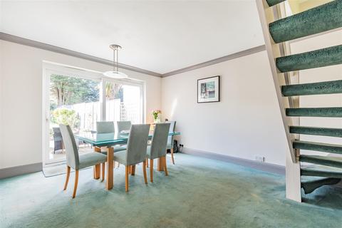 69 Oaks Avenue, Worcester Park, KT4 8XE