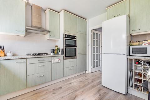 69 Oaks Avenue, Worcester Park, KT4 8XE