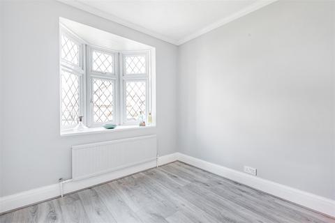 69 Oaks Avenue, Worcester Park, KT4 8XE