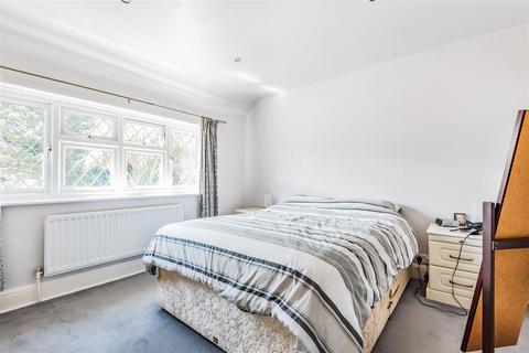 69 Oaks Avenue, Worcester Park, KT4 8XE
