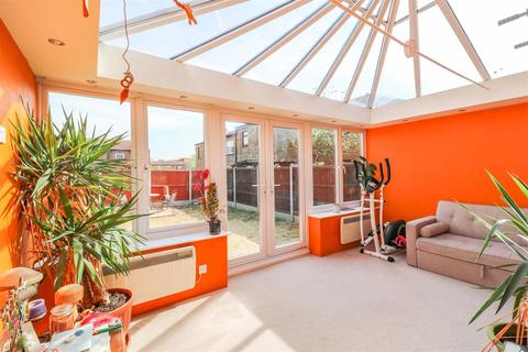 128 Hull Grove, Harlow, CM19 5RS
