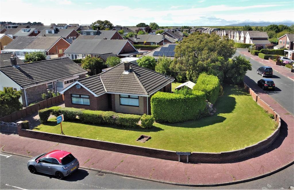 Skelwith Drive, BarrowInFurness 3 bed detached bungalow £315,000