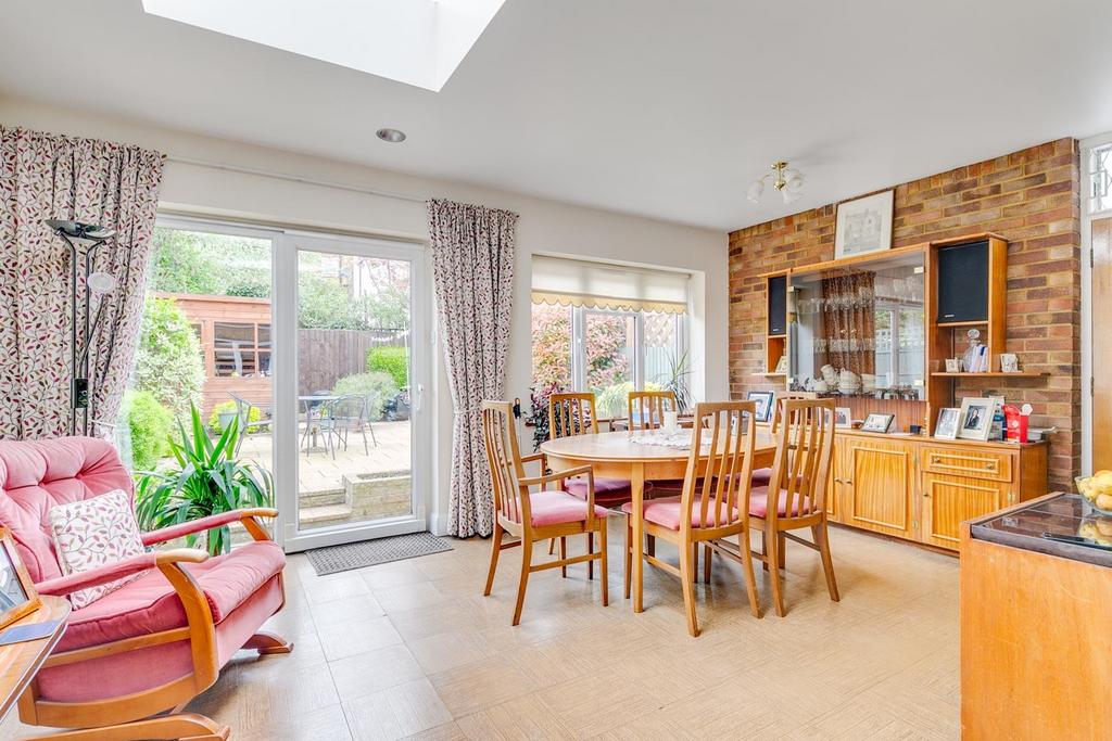 16'9 Reception / Dining Room