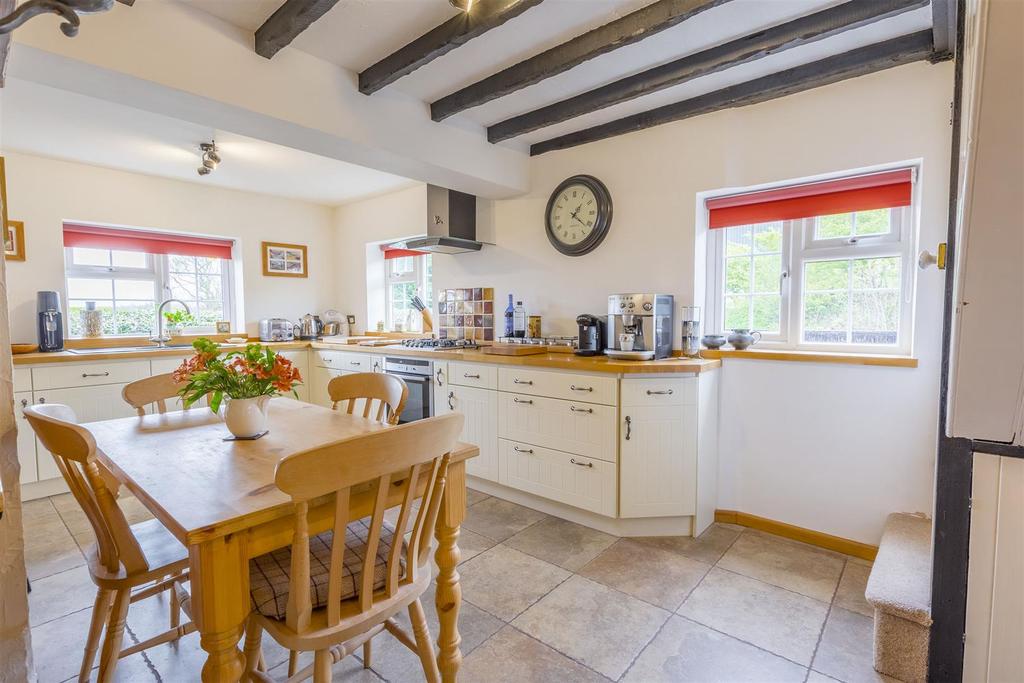 Farmhouse breakfast kitchen