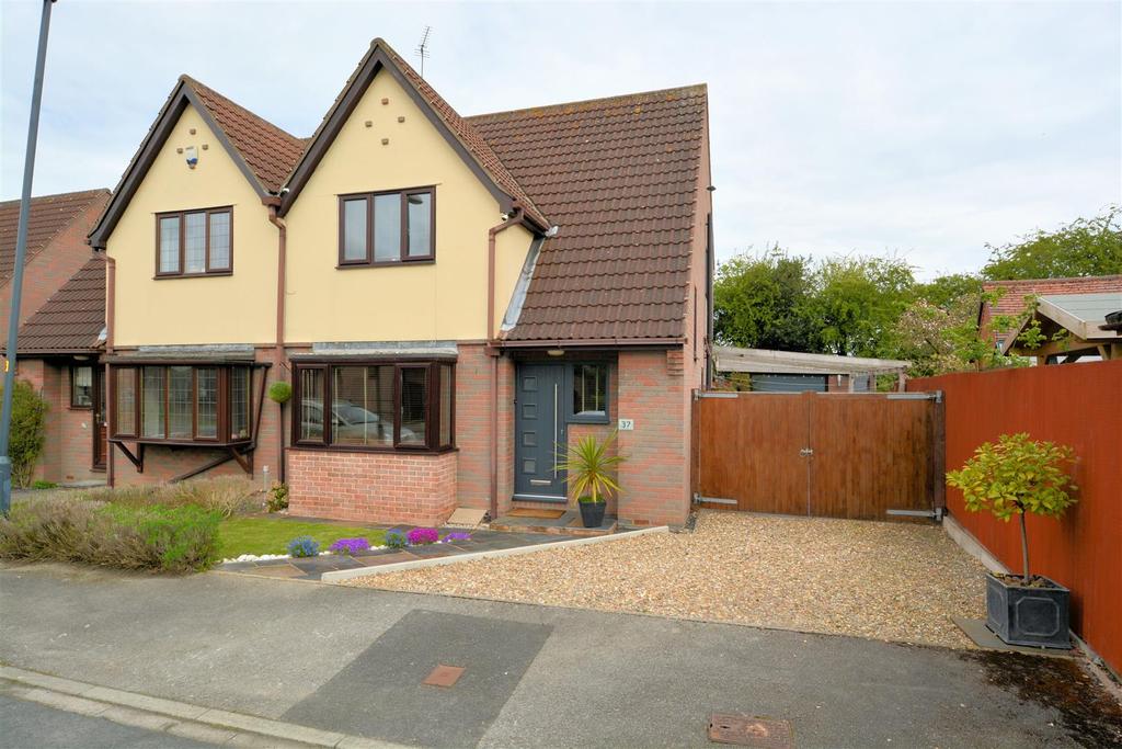 The Shrubberies, Cliffe, Selby 3 bed semidetached house £270,000