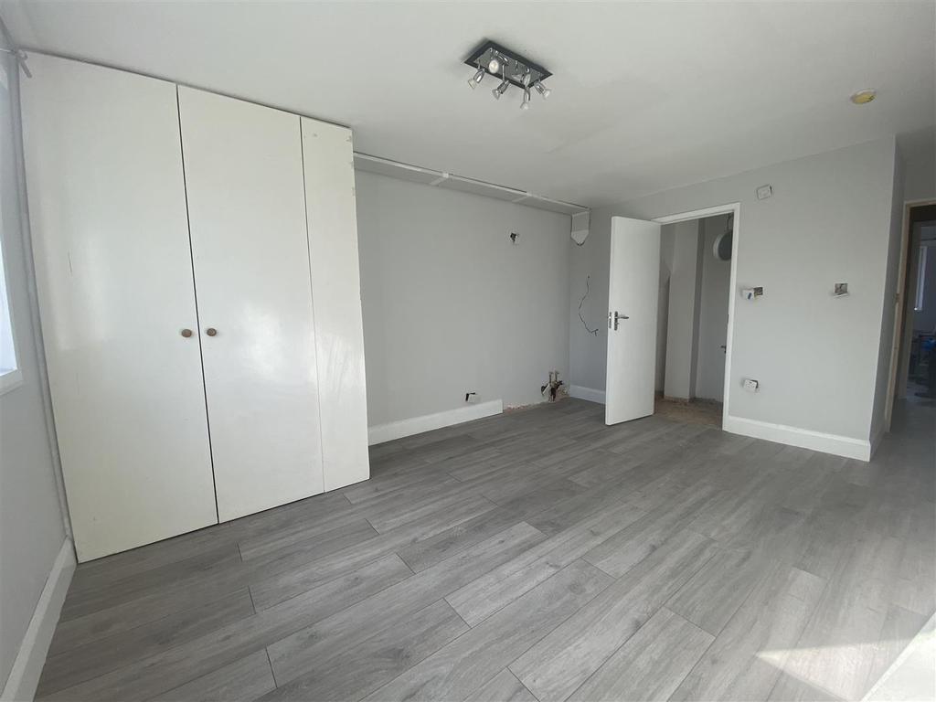 Burnley Road, Dollis Hill, London House £1,100 pcm (£254 pw)