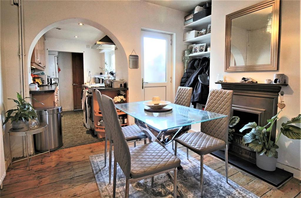 Dining room a.jpg