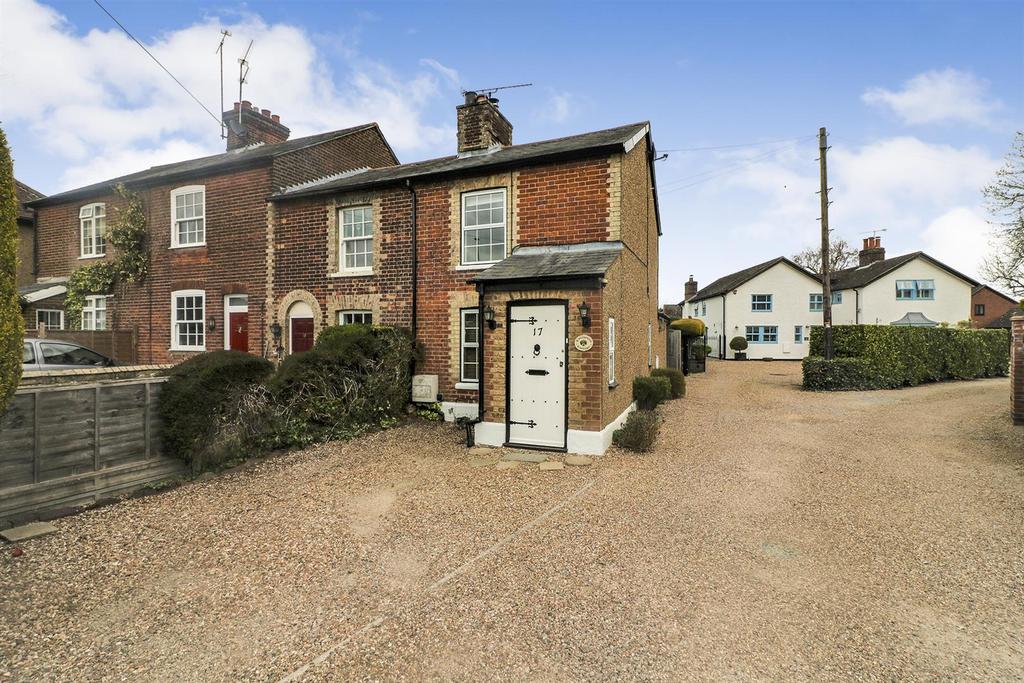 London Road, Woolmer Green, Herts, SG3 2 bed end of terrace house £