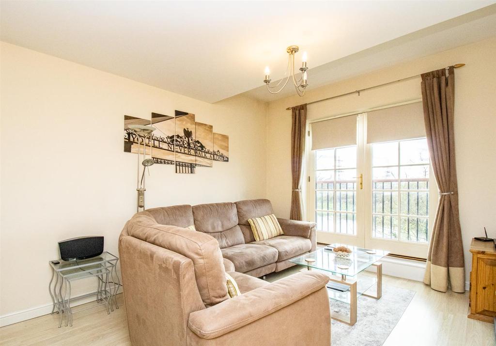 Manor House Close, Wilford, Nottingham 2 bed apartment £1,095 pcm (£
