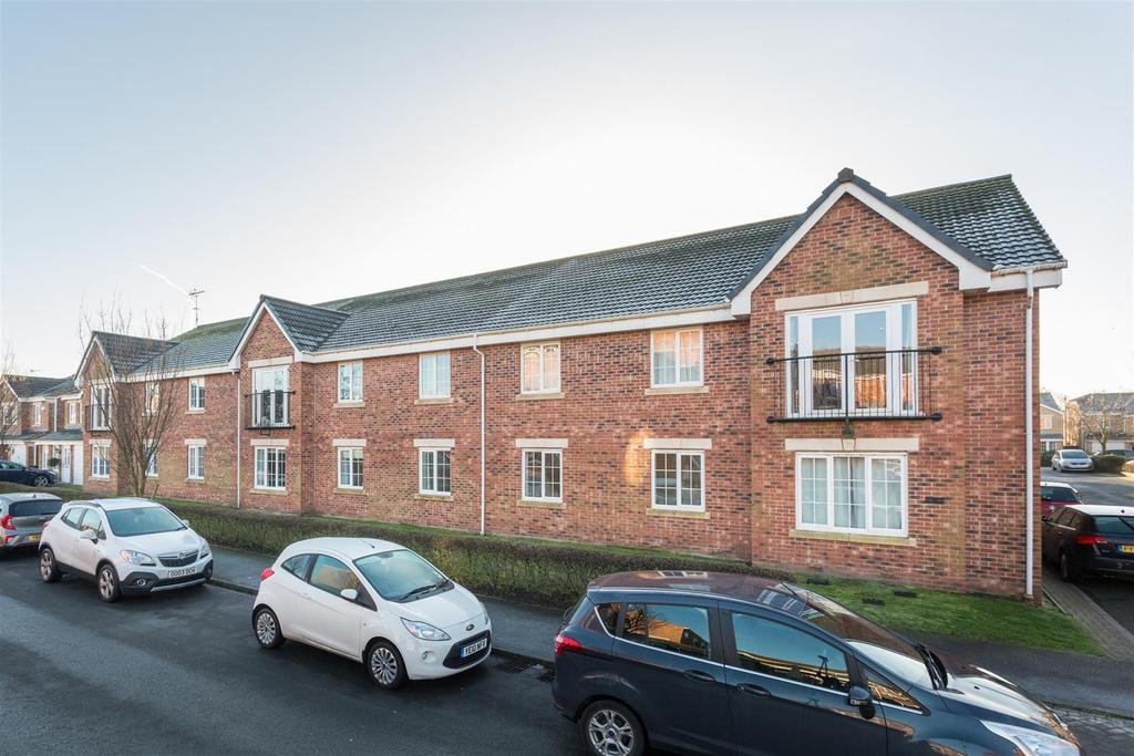 Moat Way, Brayton 2 bed flat £550 pcm (£127 pw)