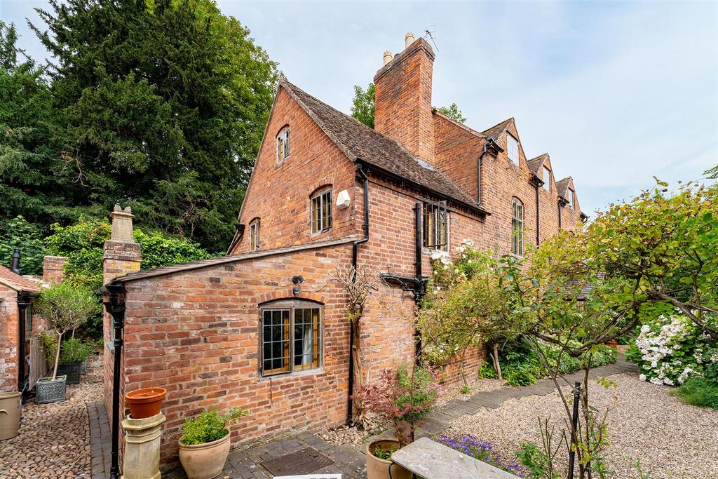Kings End Road, Powick, Worcester... 5 bed detached house £600,000
