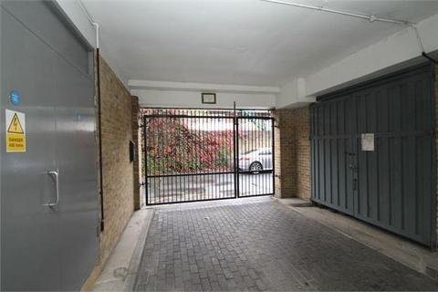 17 North Street, Carshalton, SM5 2HW