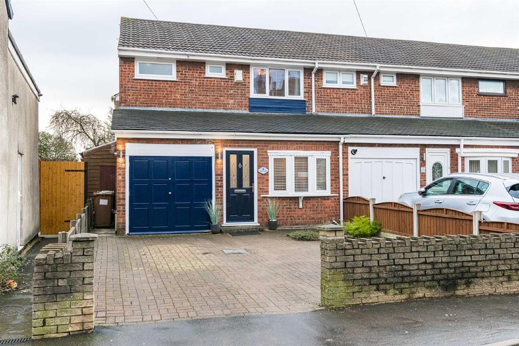 Holt Lane, Rainhill, L35 8 3 bed end of terrace house £185,000