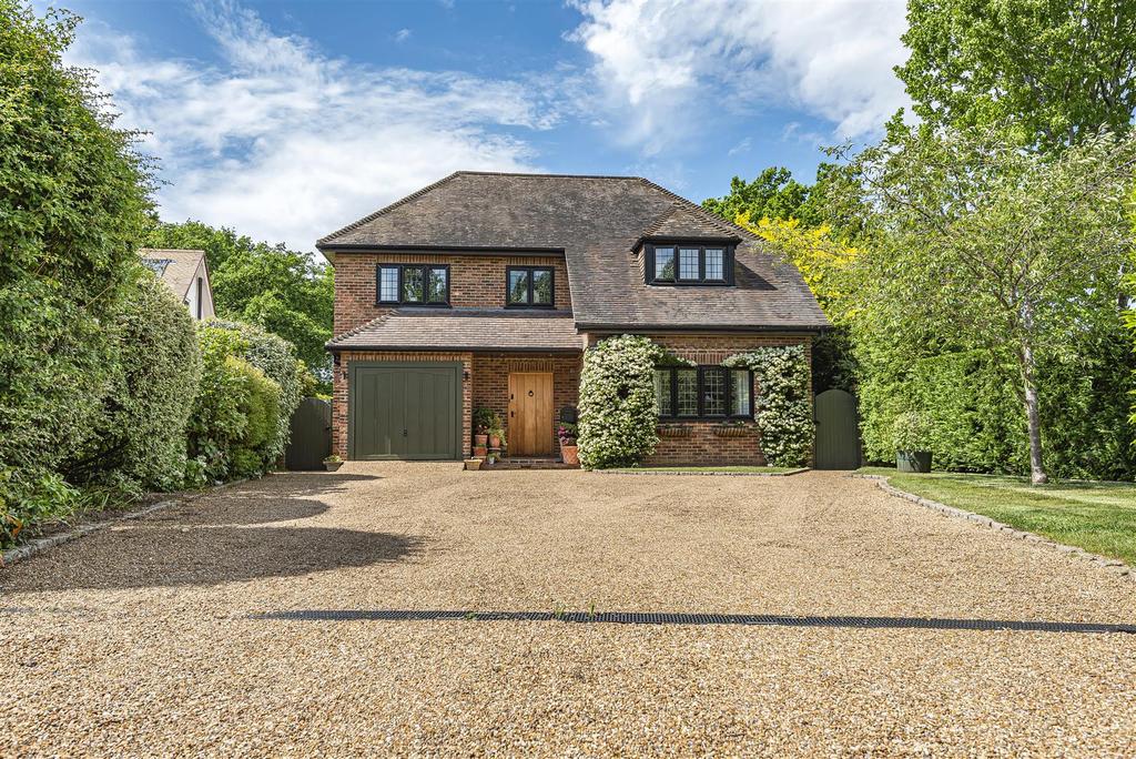 Oakwood Drive, East Horsley 4 bed detached house £1,995,000