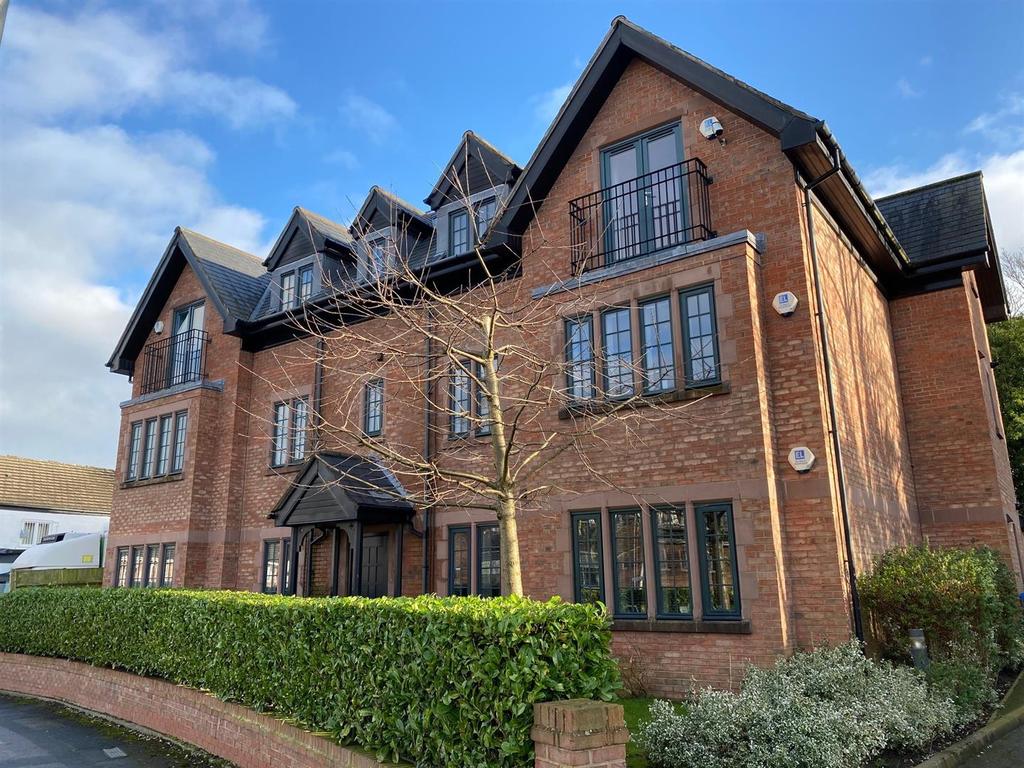 Mayfield Court, Cherry Lane, Lymm 2 bed apartment £925 pcm (£213 pw)