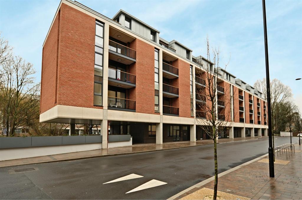 Mill Stream House, Norfolk Street 1 bed flat £1,550 pcm (£358 pw)