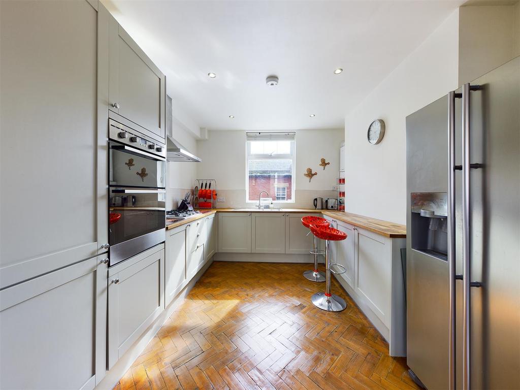 Kitchen: