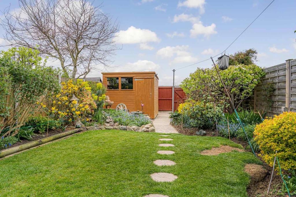 Windmill Road, Herne Bay 3 bed semidetached house £385,000