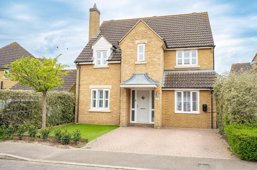 Spruce Avenue, Dunmow 4 bed detached house £575,000
