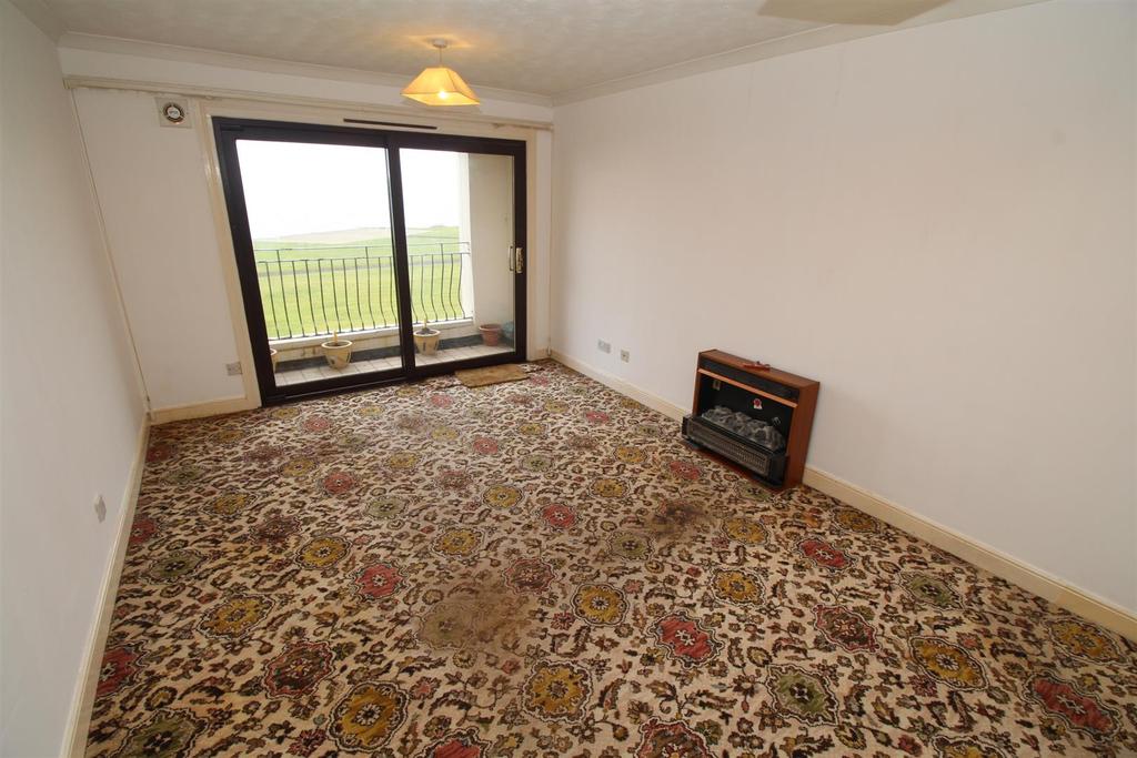 Battery Park Drive, Greenock 2 bed flat £135,000