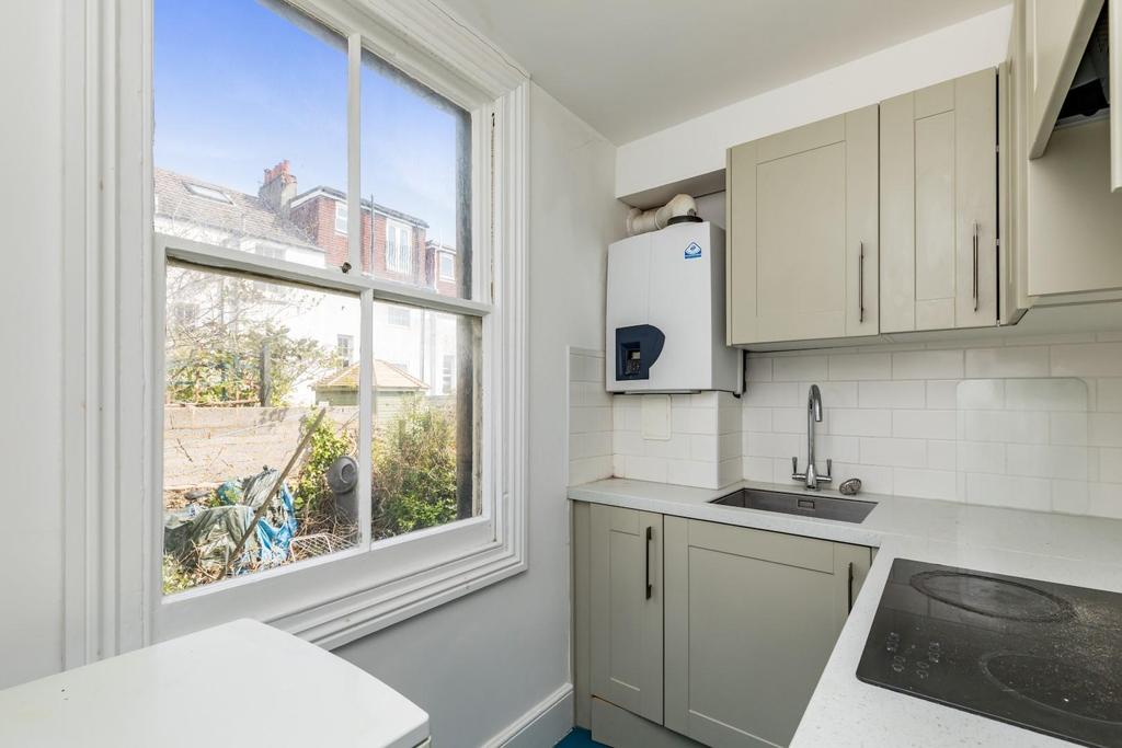 Old Shoreham Road, Brighton 1 bed flat £230,000