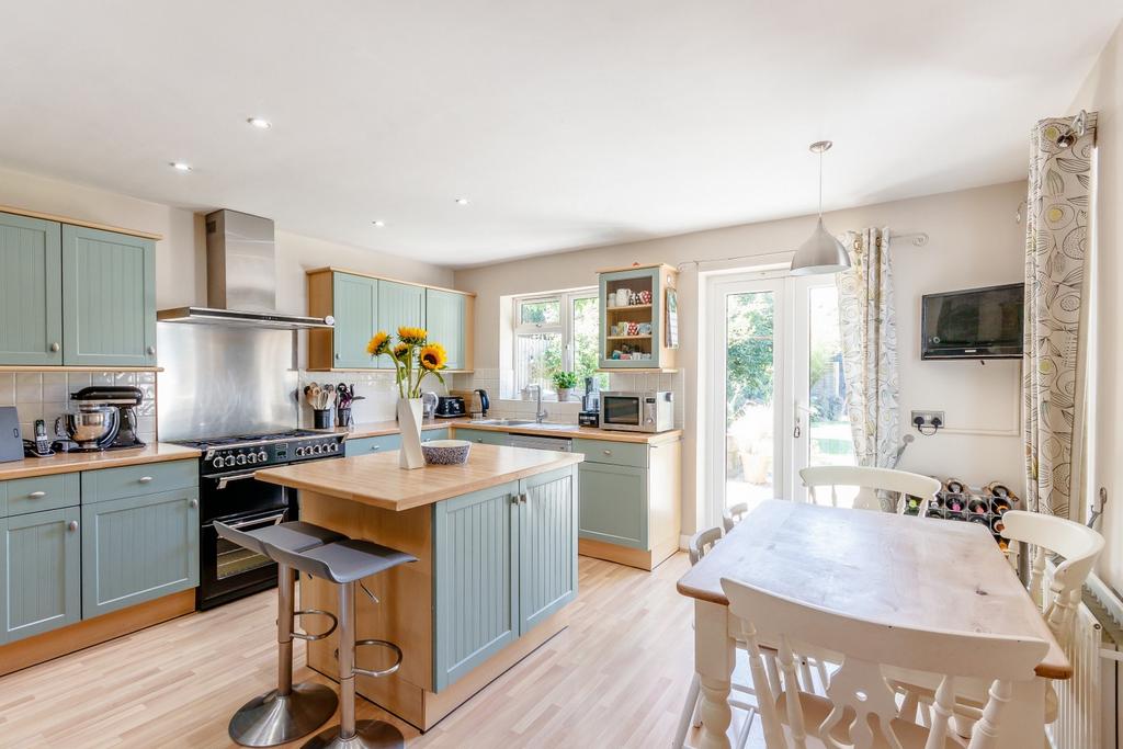 Kitchen/dining/famil