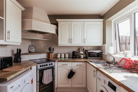 31 Avranches Avenue, Crediton, EX17 2HB
