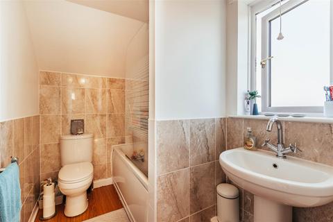 31 Avranches Avenue, Crediton, EX17 2HB