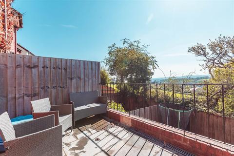 31 Avranches Avenue, Crediton, EX17 2HB