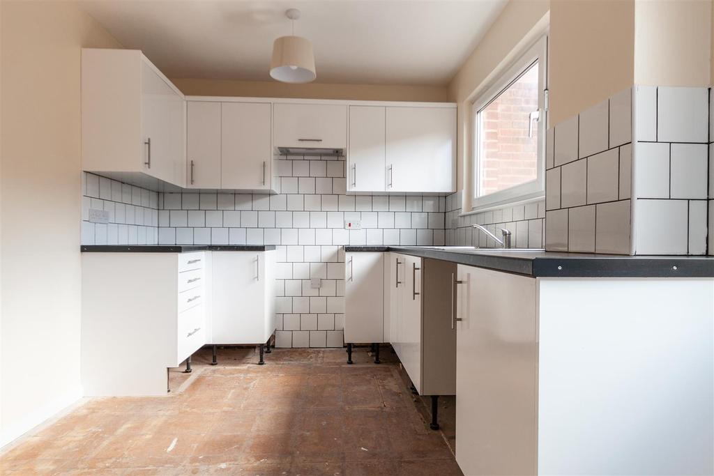 Threshers, Crediton 3 bed terraced house £825 pcm (£190 pw)