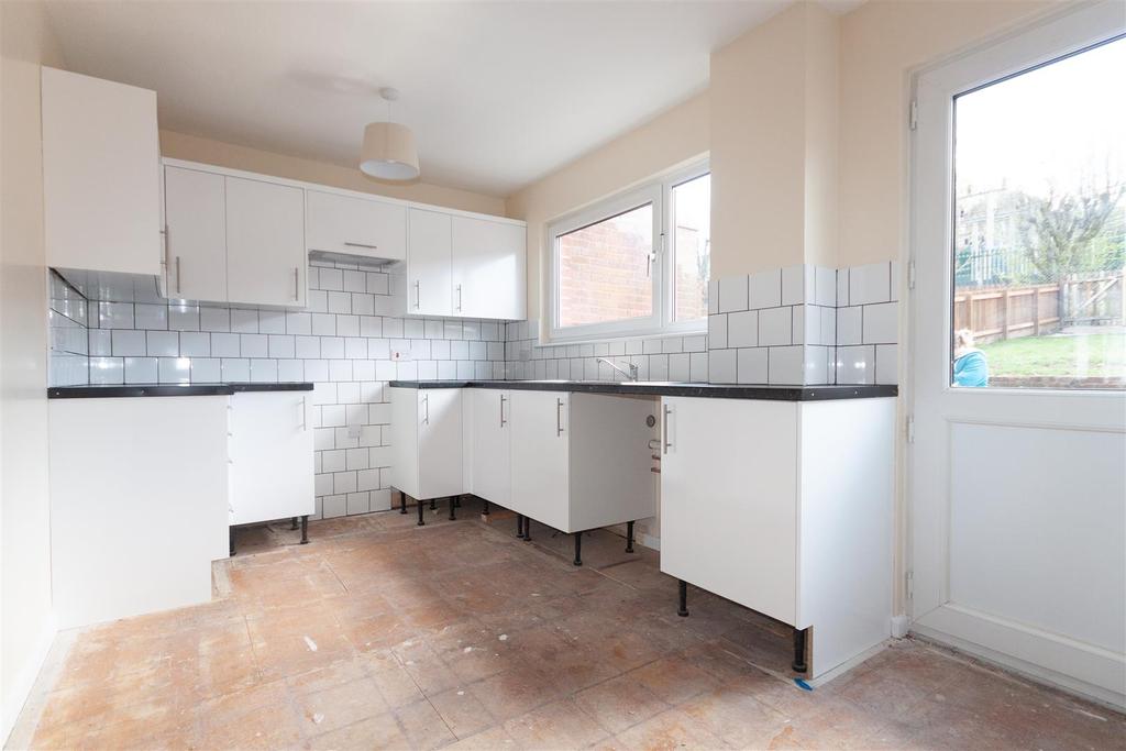 Threshers, Crediton 3 bed terraced house £825 pcm (£190 pw)