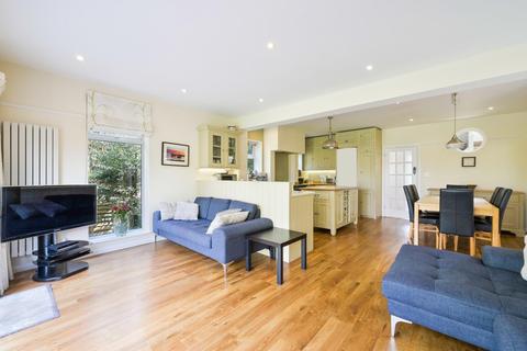 8 Cudas Close, Epsom, KT19 0QF