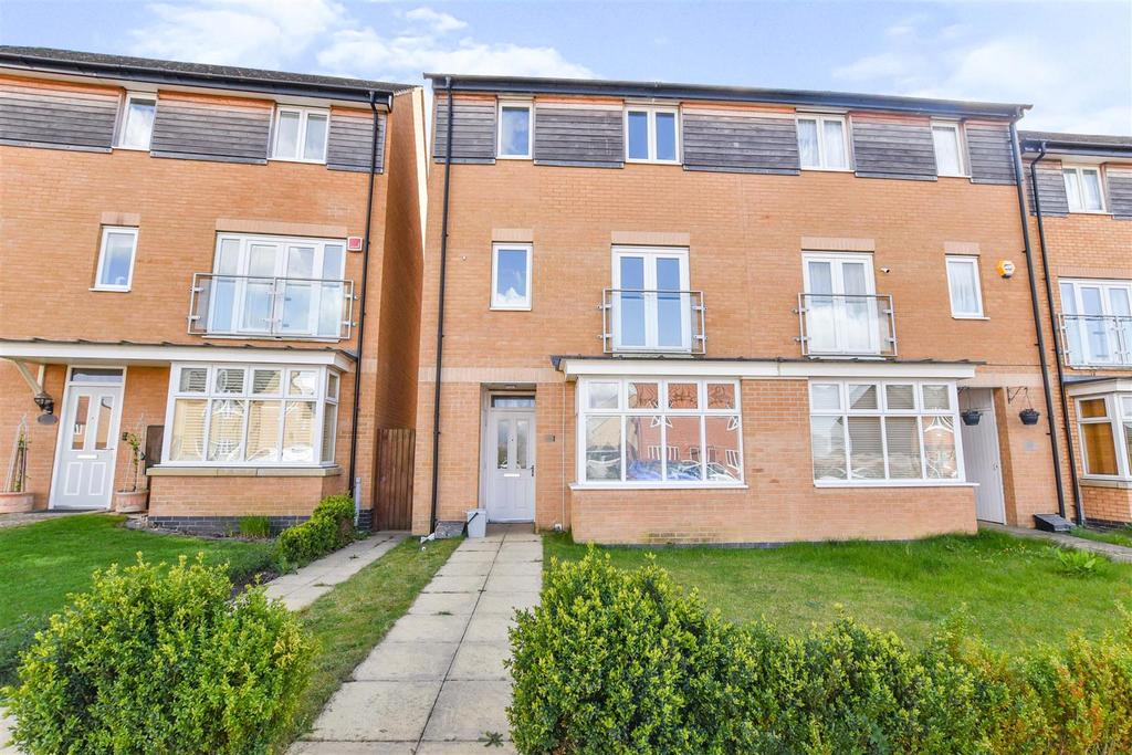 Manor Drive, Peterborough 4 bed semidetached house £285,000