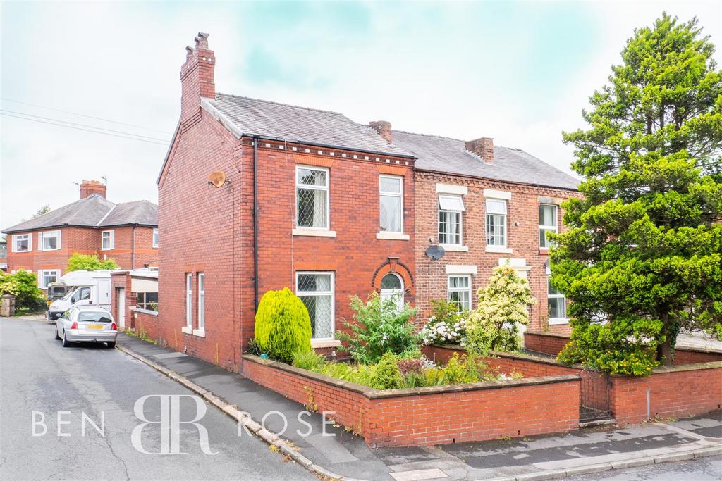 Bow Lane, Leyland 3 bed semidetached house £129,995