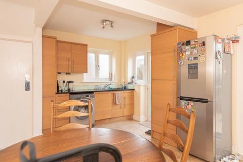 16 Alsom Avenue, Worcester Park, KT4 7EG