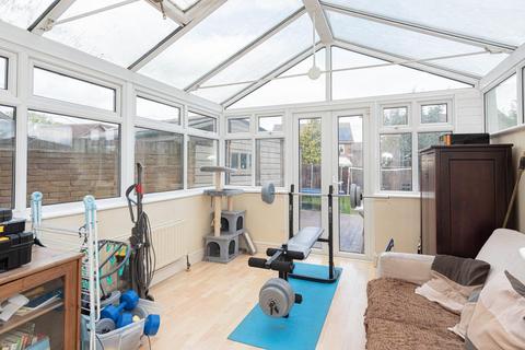 16 Alsom Avenue, Worcester Park, KT4 7EG