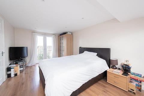 16 Alsom Avenue, Worcester Park, KT4 7EG