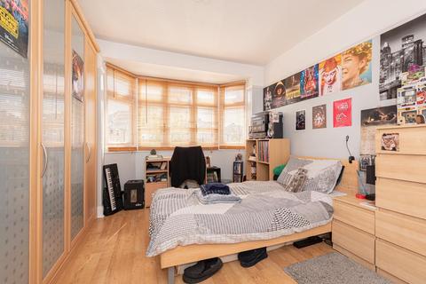 16 Alsom Avenue, Worcester Park, KT4 7EG