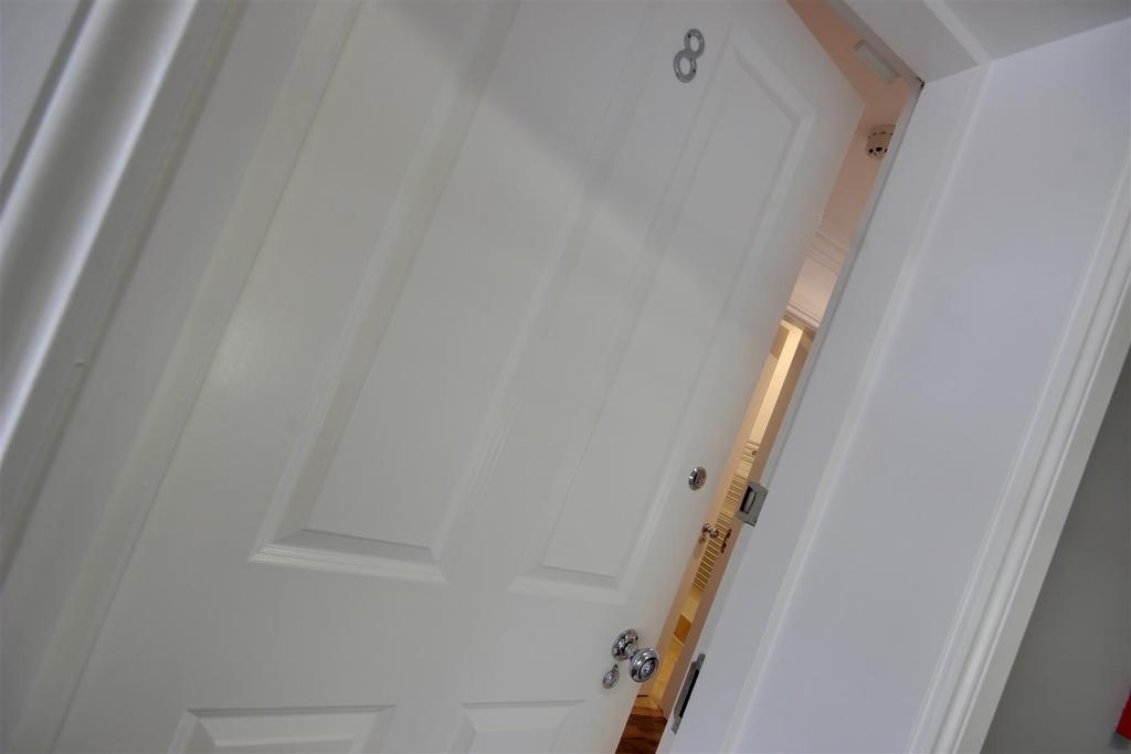 Apt8anlabyhsdoor.jpg
